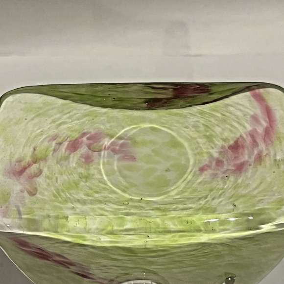 VTG 7" Hand‎ Blown Art Glass Gift Bag Vase w/ Applied Bow Green, Pink, White - Picture 7 of 10